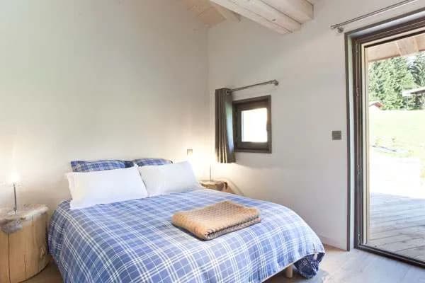 Elegant Chalet Offering Tranquility and Sunshine photo 3