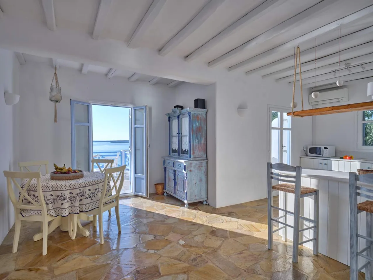 Elegant Paros Retreat Overlooking Antiparos Bay photo 5