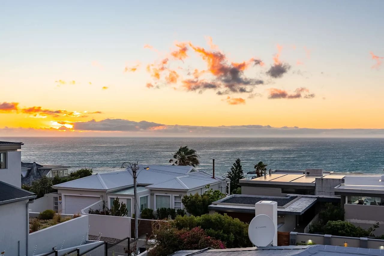 Heated Splash Pool Villa in Camps Bay photo 2