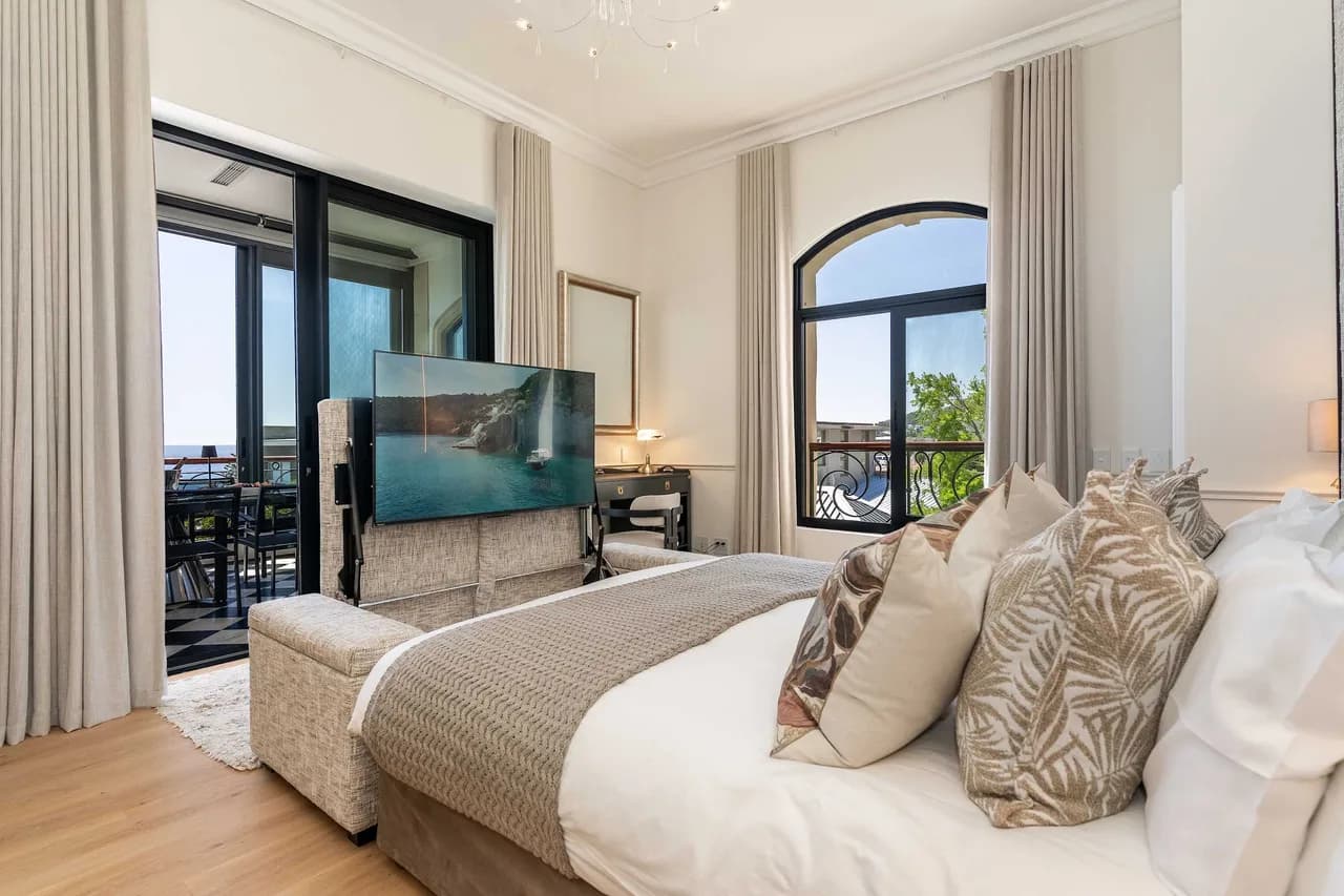 Heated Splash Pool Villa in Camps Bay photo 3