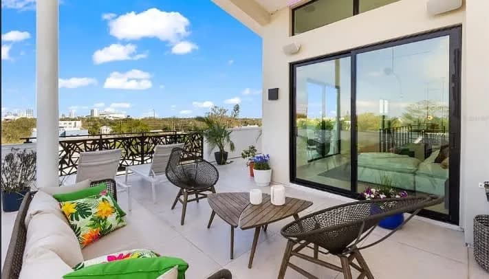 Downtown Balcony Villa in St. Petersburg Florida photo 2
