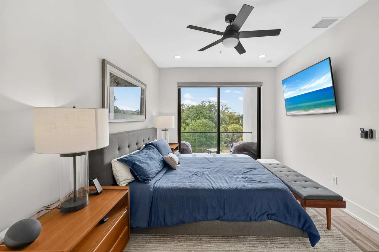 Modern 4BR Home with Rooftop Oasis photo 5