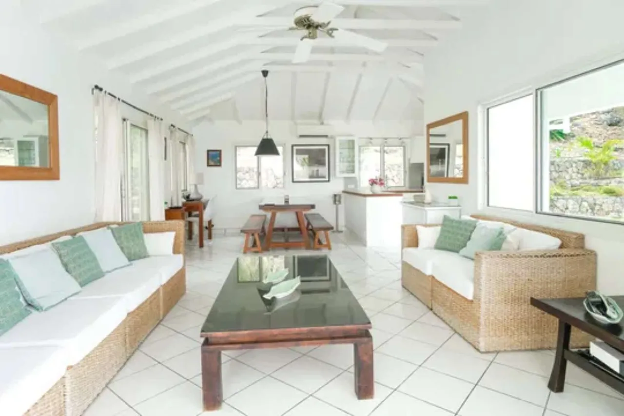 Serene Island Villa With Sweeping Views photo 2