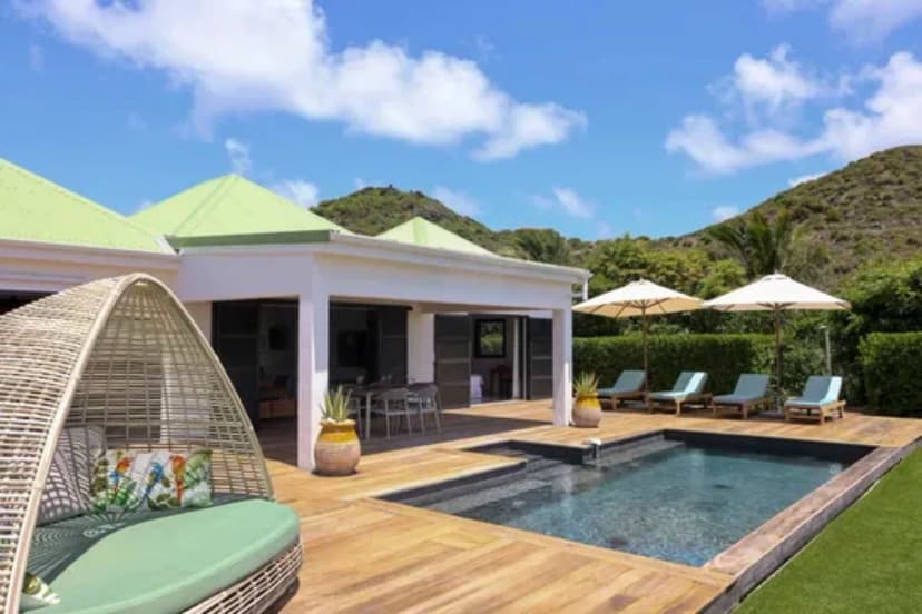 Newly Built Toiny Villa On Sand