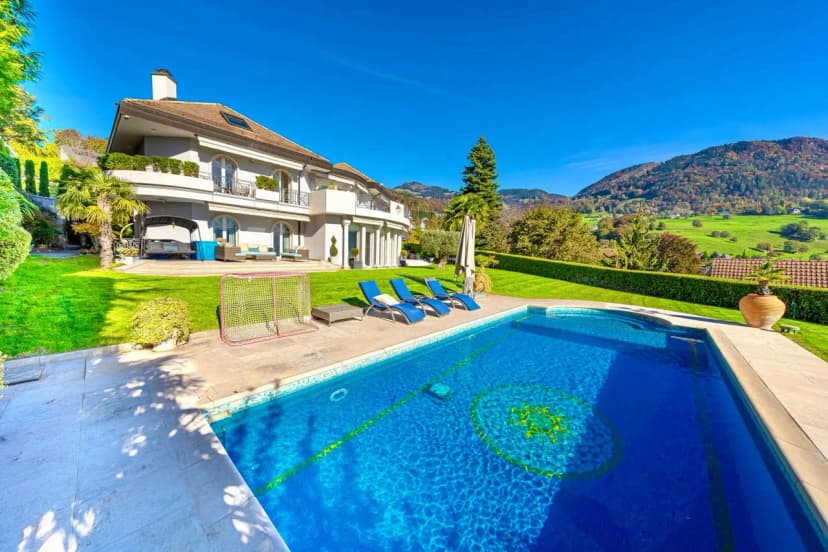 Panorama Luxe Villa — A Swiss Riviera Haven