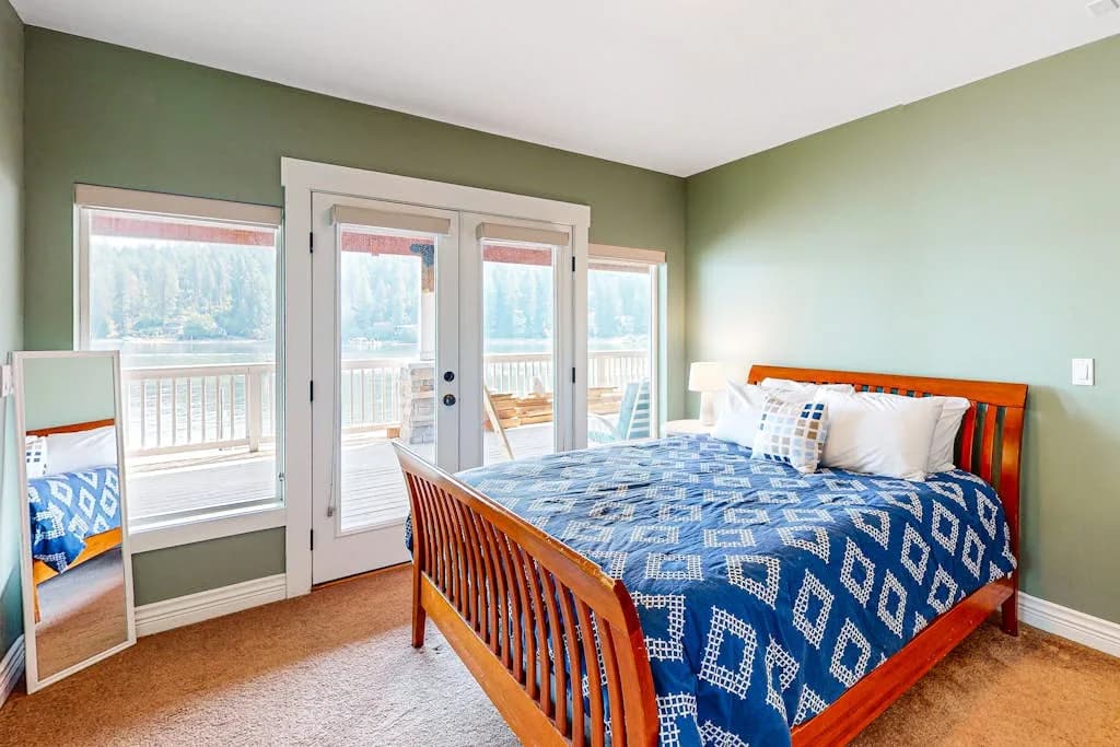 Lakefront Four Bedroom Home in Coeur d'Alene photo 4