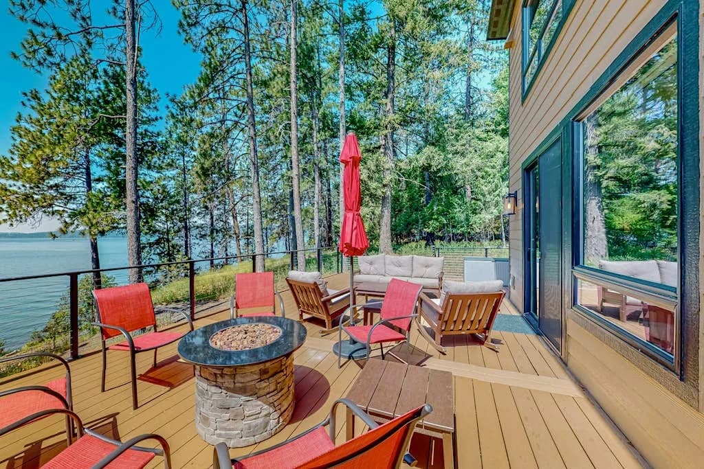 Sunset Deck Lake House in Harrison, Idaho photo 4