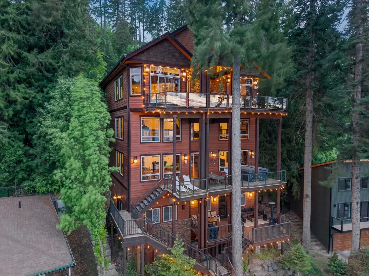 Waterfront Six Bedroom Villa in Coeur d'Alene Area