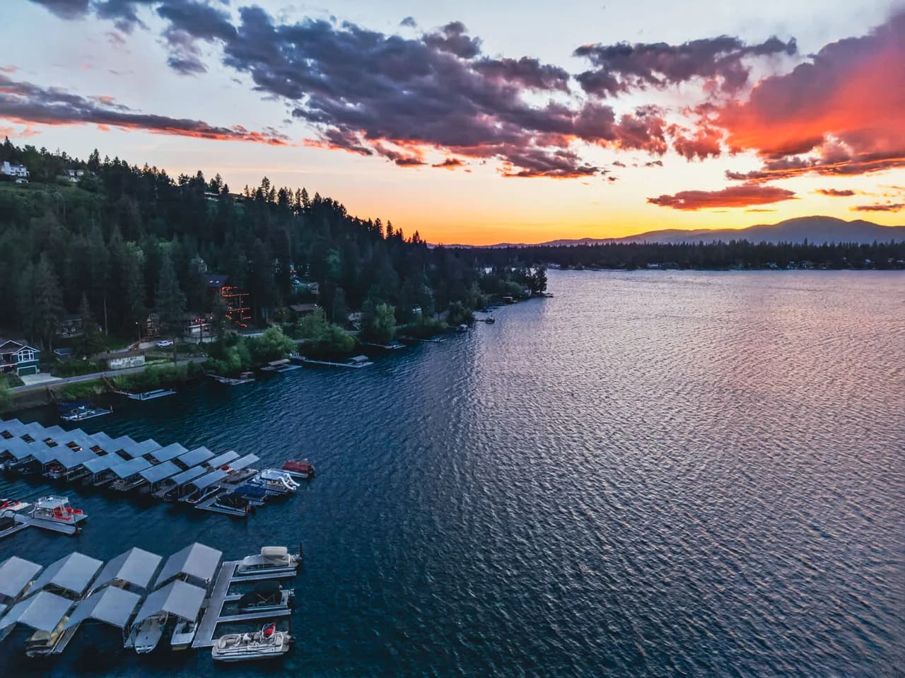 Waterfront Six Bedroom Villa in Coeur d'Alene Area photo 2
