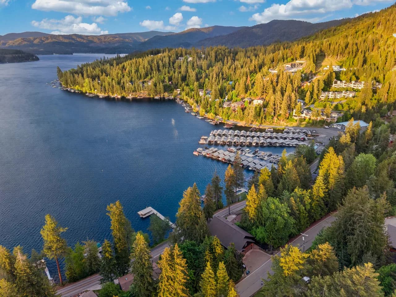 Waterfront Six Bedroom Villa in Coeur d'Alene Area photo 4