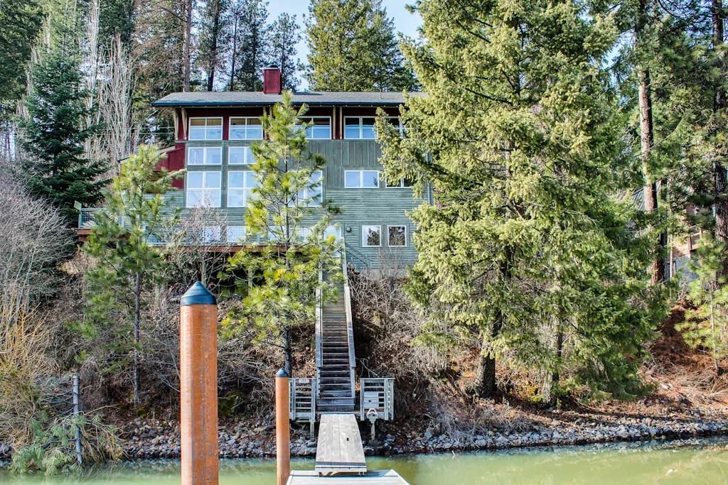 Lakefront Three-Bedroom Villa in Hayden Idaho photo 2