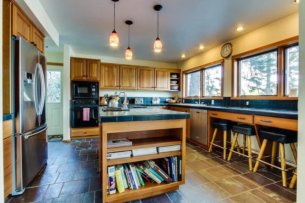 Lakefront Three-Bedroom Villa in Hayden Idaho photo 5