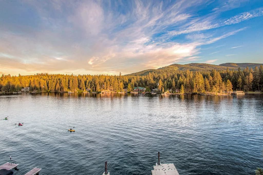 Lakeside Four Bedroom Lodge in Coeur d'Alene Area photo 2