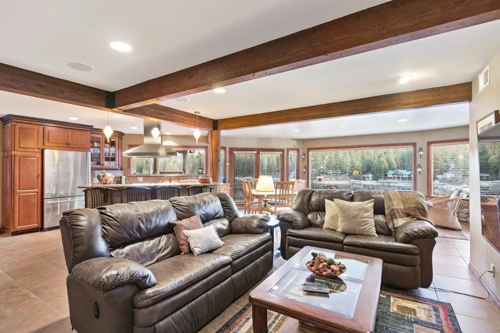 Lakeside Four Bedroom Lodge in Coeur d'Alene Area photo 3
