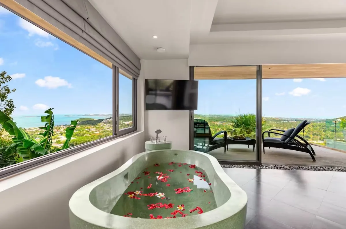 Beachfront Five Bedroom Villa in Bophut photo 3