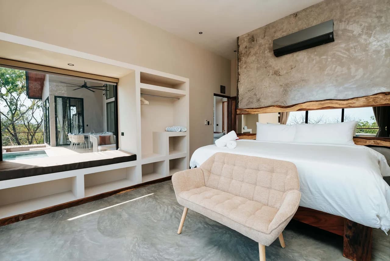 Nature-Focused Villa With Luxury Amenities photo 3