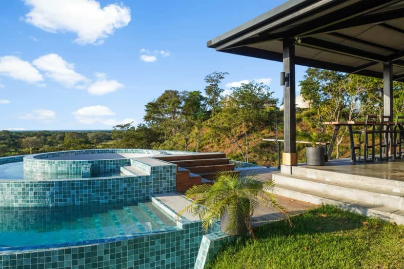 Private Tropical Mansion For Large Groups