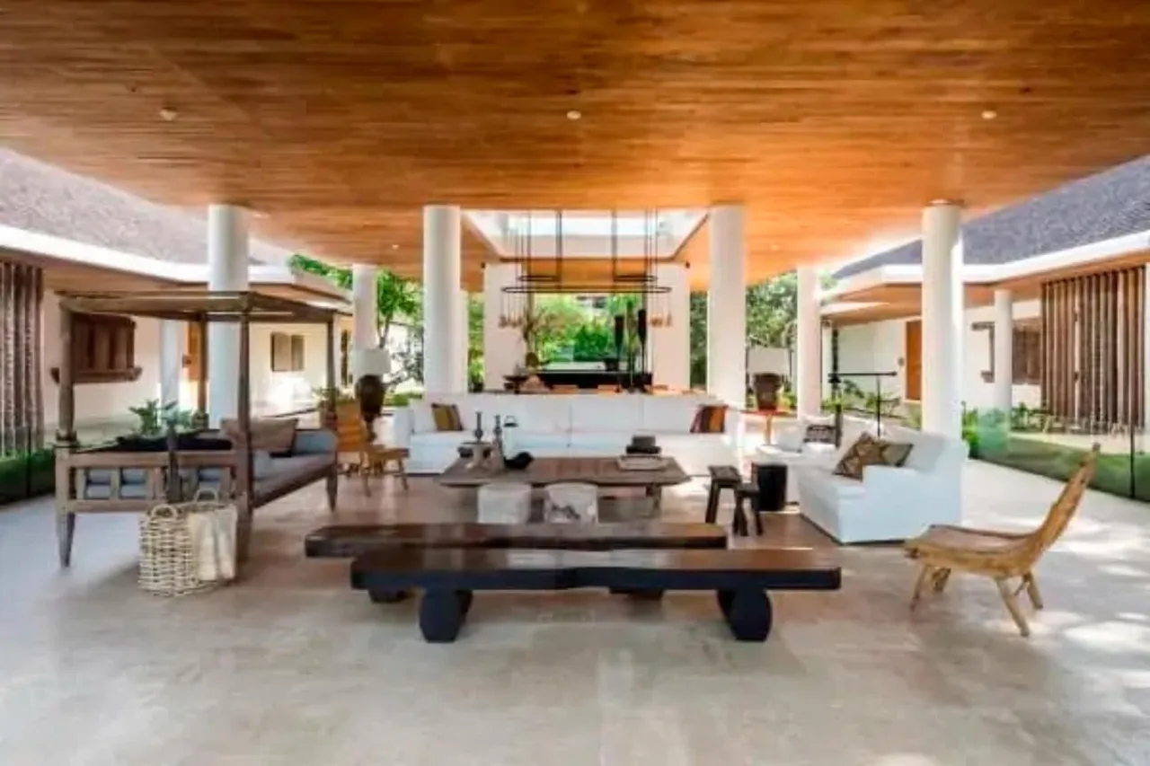 Luxury Cliffside Retreat With Panoramic Views