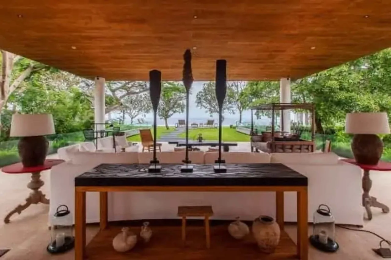 Luxury Cliffside Retreat With Panoramic Views photo 2