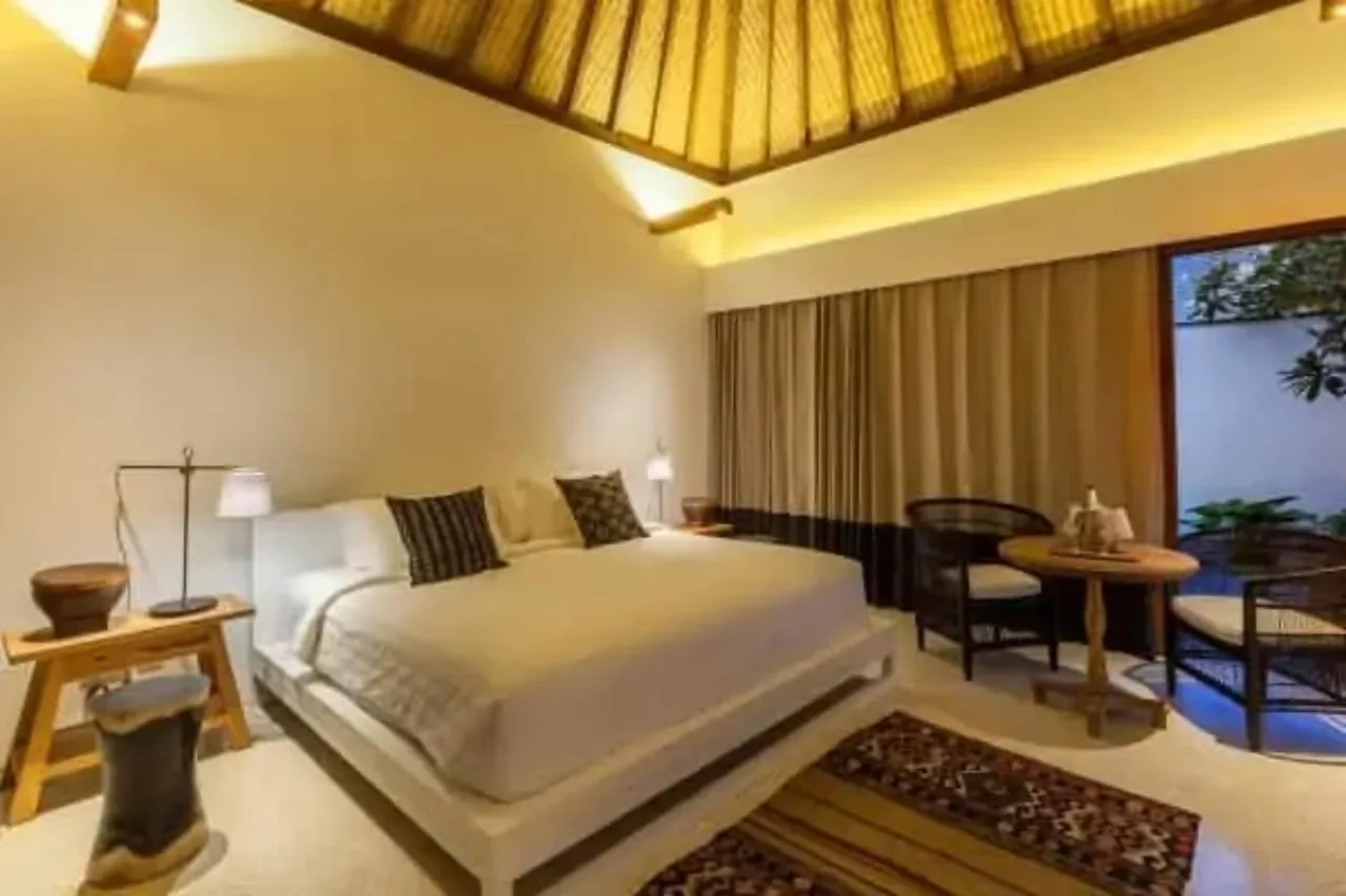 Luxury Cliffside Retreat With Panoramic Views photo 3