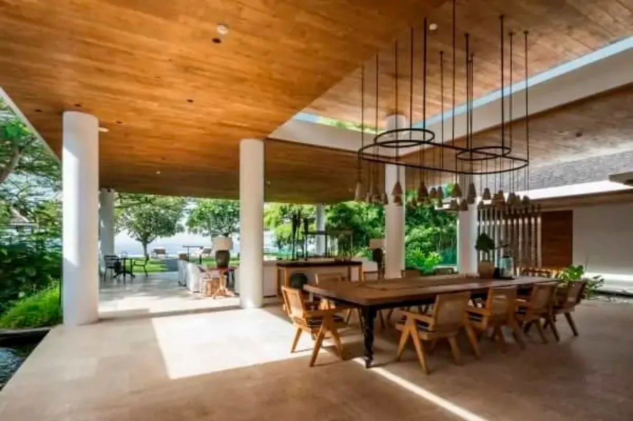 Luxury Cliffside Retreat With Panoramic Views photo 4