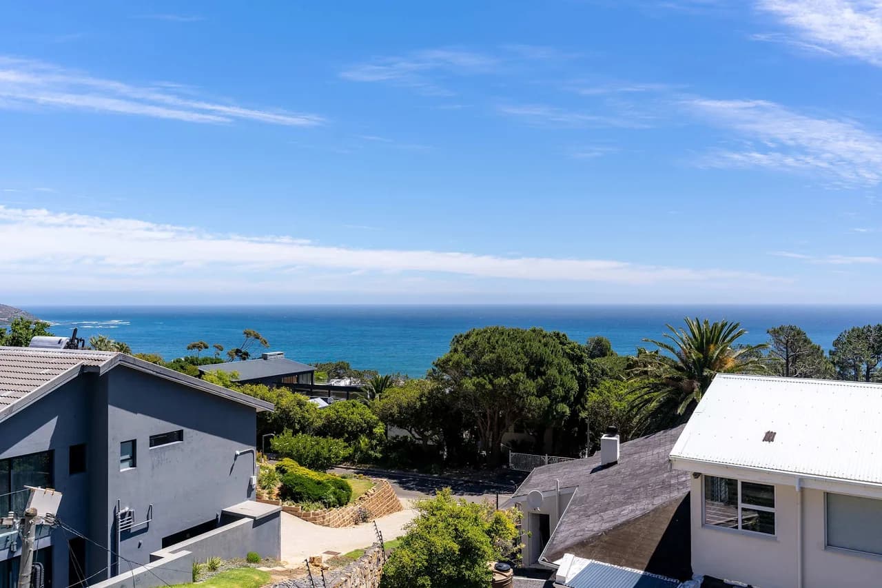 Oceanview Four Bedroom Villa in Camps Bay photo 2
