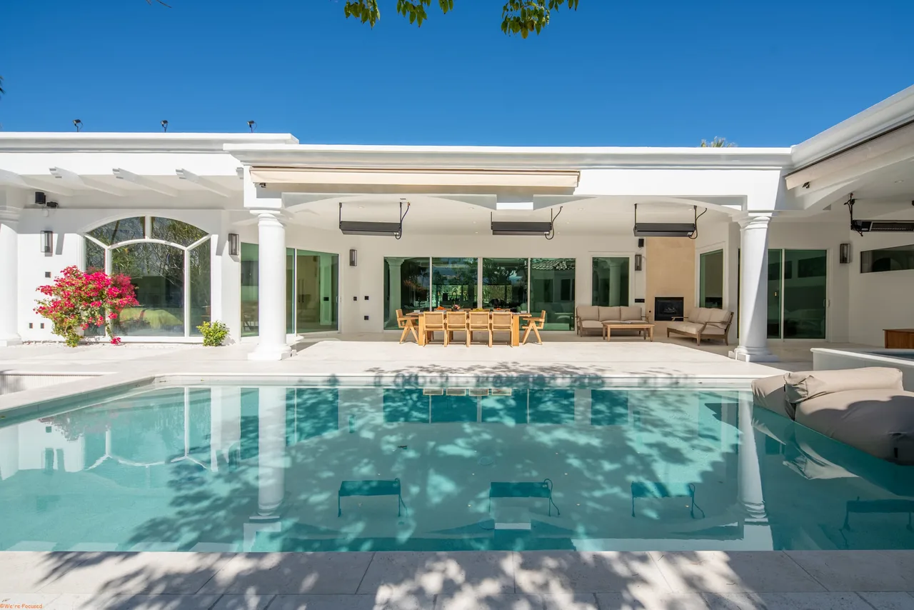 Luxury Poolside Estate in Palm Springs photo 4