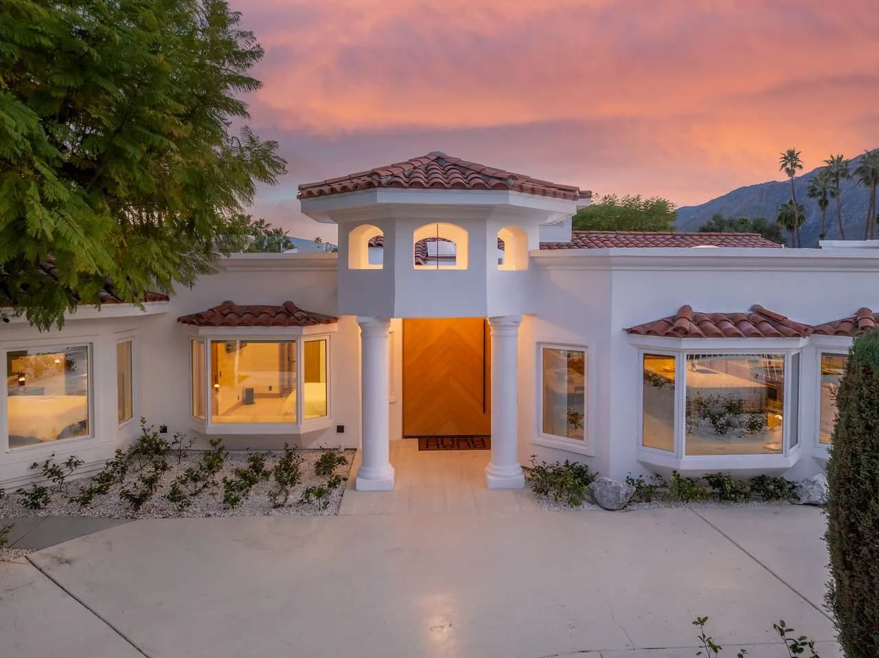 Luxury Poolside Estate in Palm Springs photo 5