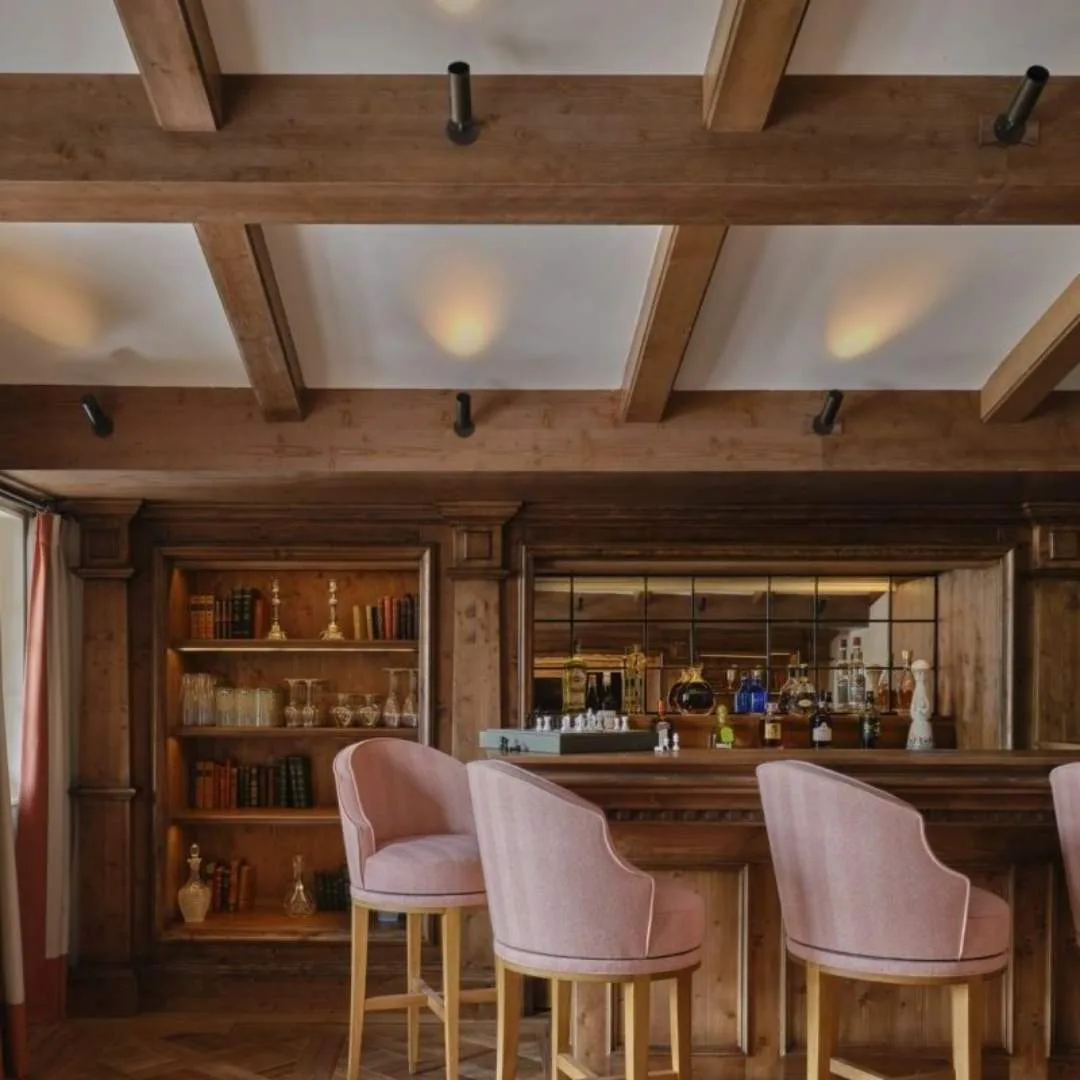 Refined Alpine Living Beside Pristine Slopes photo 5