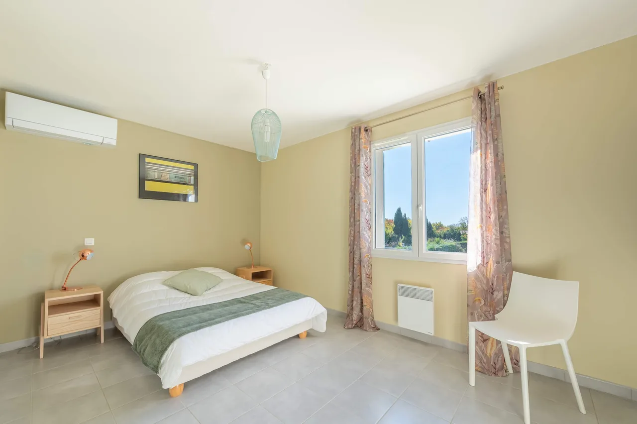 Air-Conditioned Three Bedroom Villa in France photo 5