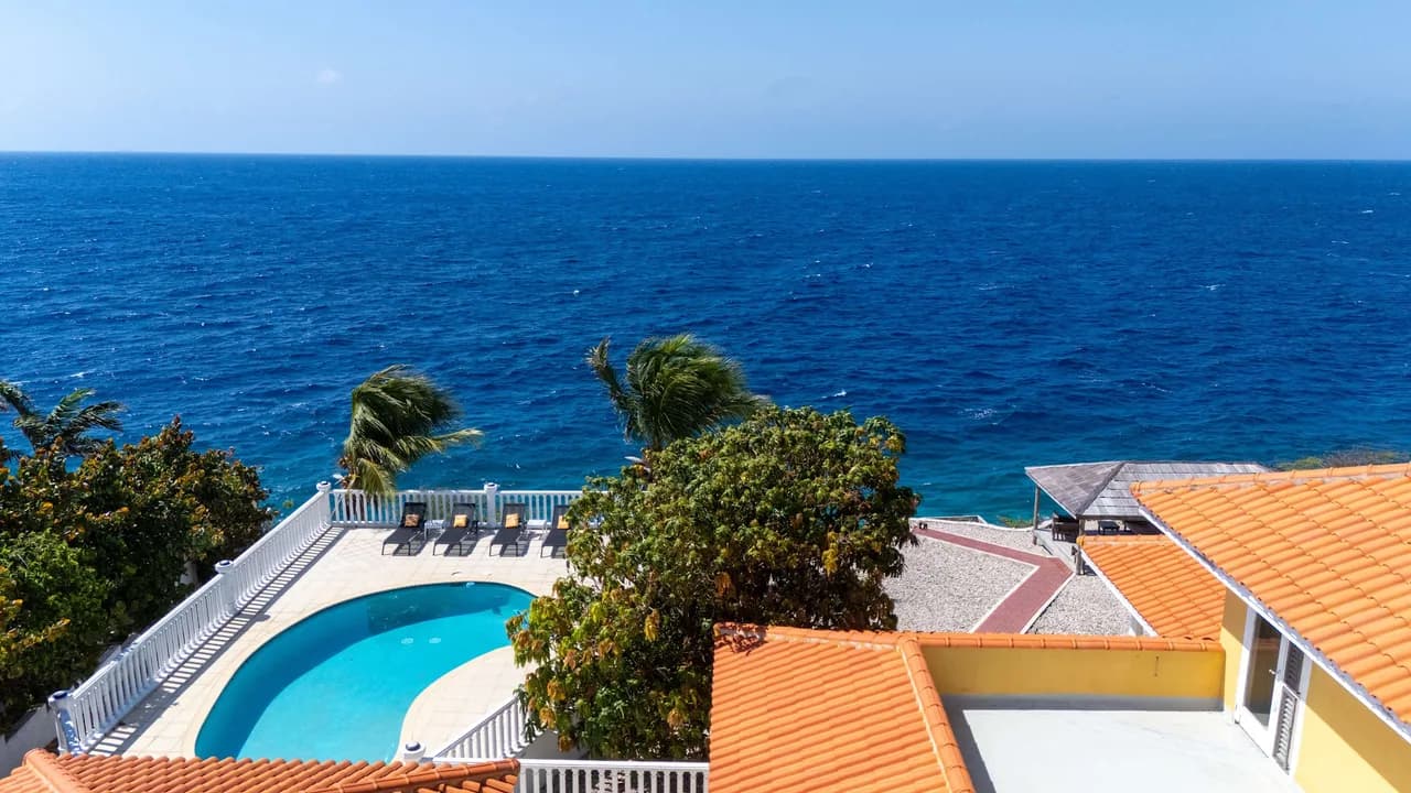 Expansive Coastal Villa with Private Garden in Curacao photo 3