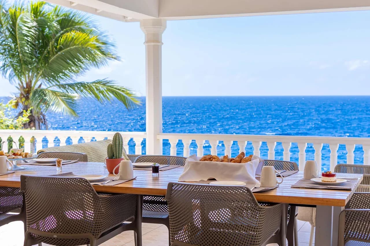 Expansive Coastal Villa with Private Garden in Curacao photo 5