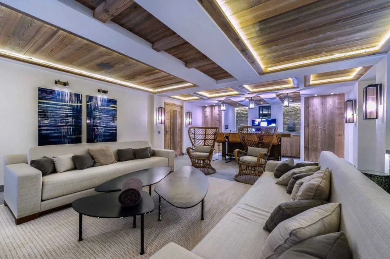 Refined Mountain Residence With Direct Ski Access photo 2