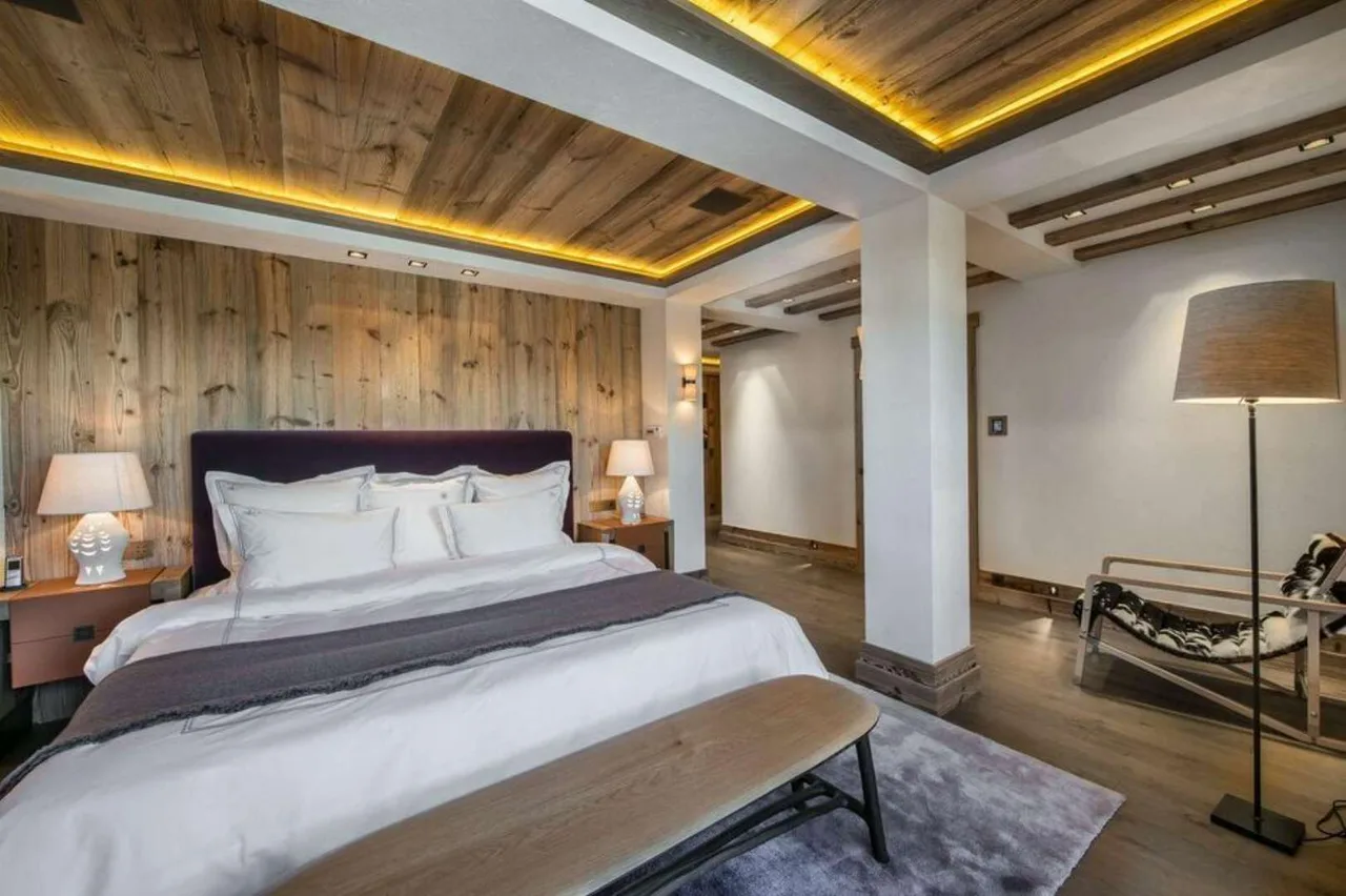Refined Mountain Residence With Direct Ski Access photo 3