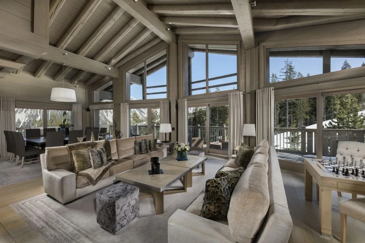 Tranquil Ski-In Retreat With Large Balcony photo 2