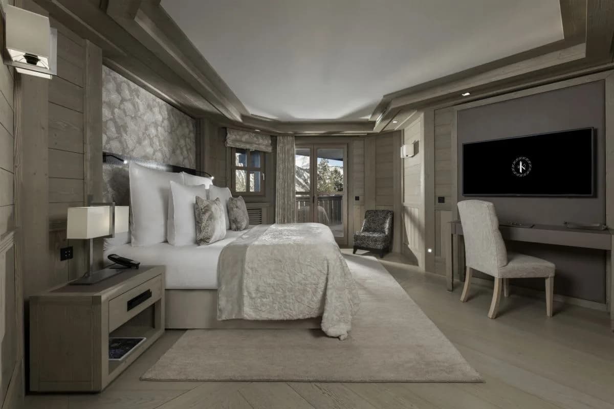 Tranquil Ski-In Retreat With Large Balcony photo 3