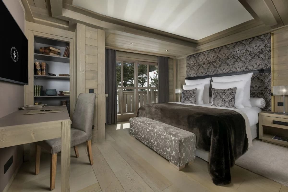 Tranquil Ski-In Retreat With Large Balcony photo 4