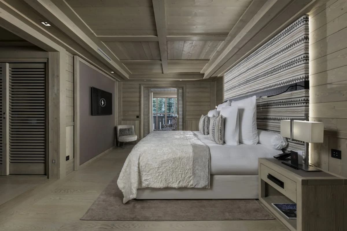 Tranquil Ski-In Retreat With Large Balcony photo 5