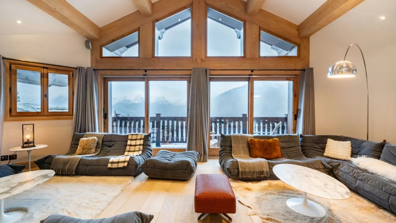 Spacious Courchevel Chalet With Pool Spa photo 2