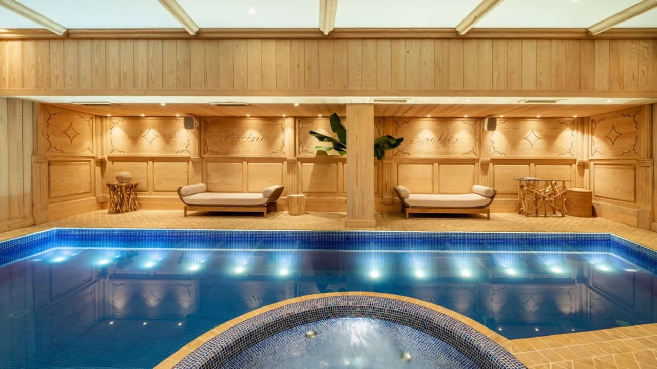 Spacious Courchevel Chalet With Pool Spa photo 5