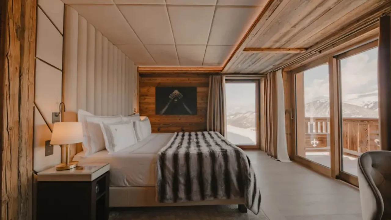 Chalet Overlooking Slopes With Balcony photo 2