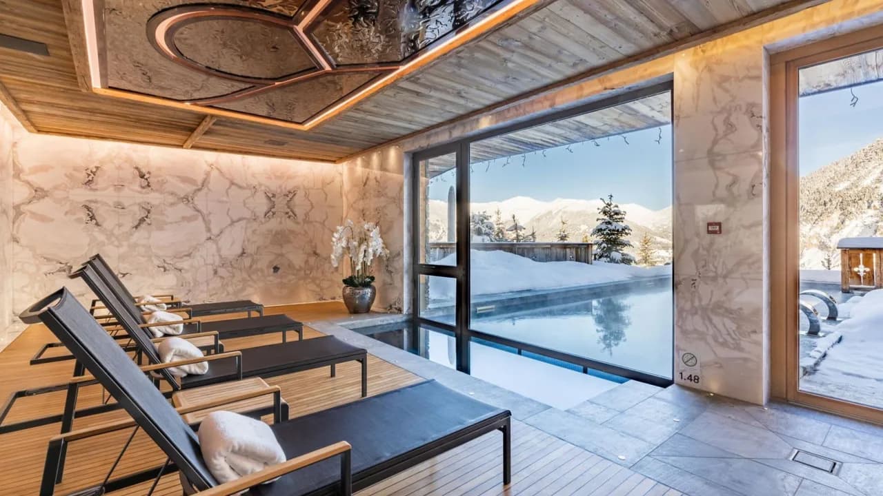 Modern 1BR Chalet With Shared Spa photo 4