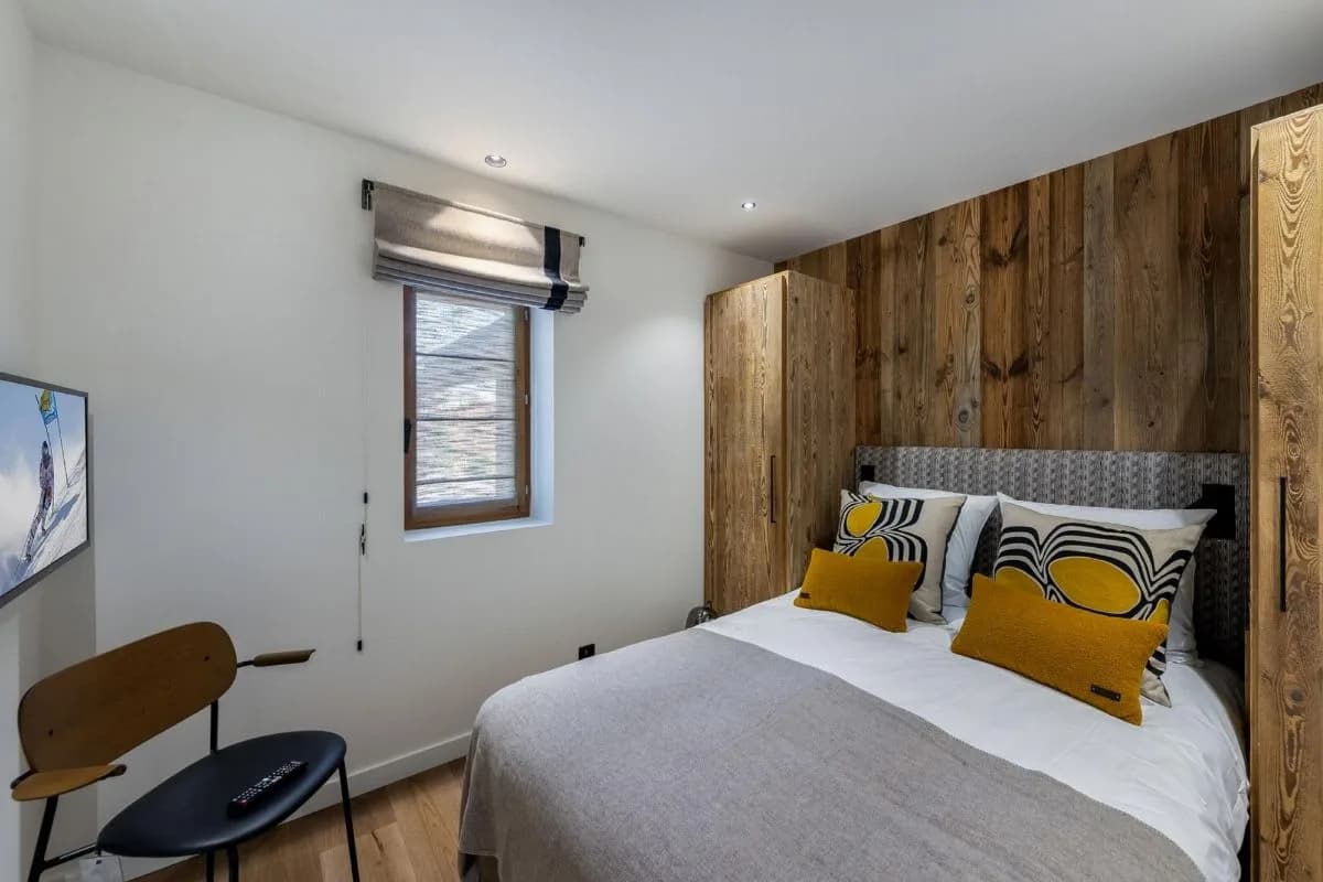 Scenic Courchevel Retreat For Six Guests photo 3