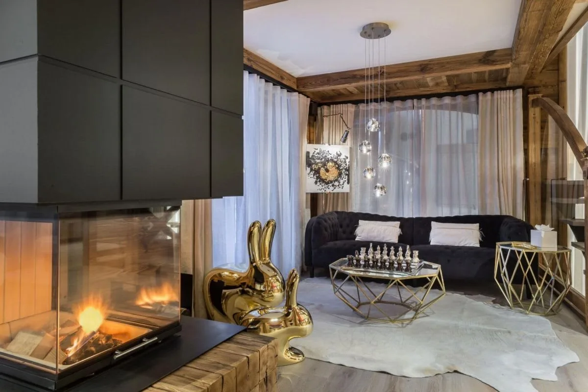 Beautiful Chalet Combining Wood And Modernity photo 4