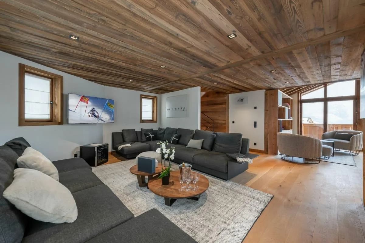 Quiet Alpine Hideaway With Full Comfort photo 2