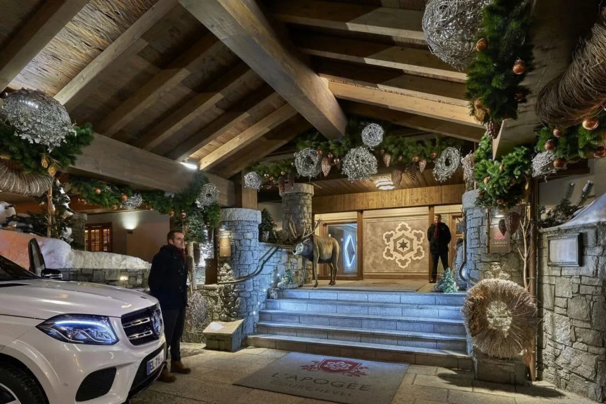 Stylish Courchevel Retreat With Spa Amenities photo 4