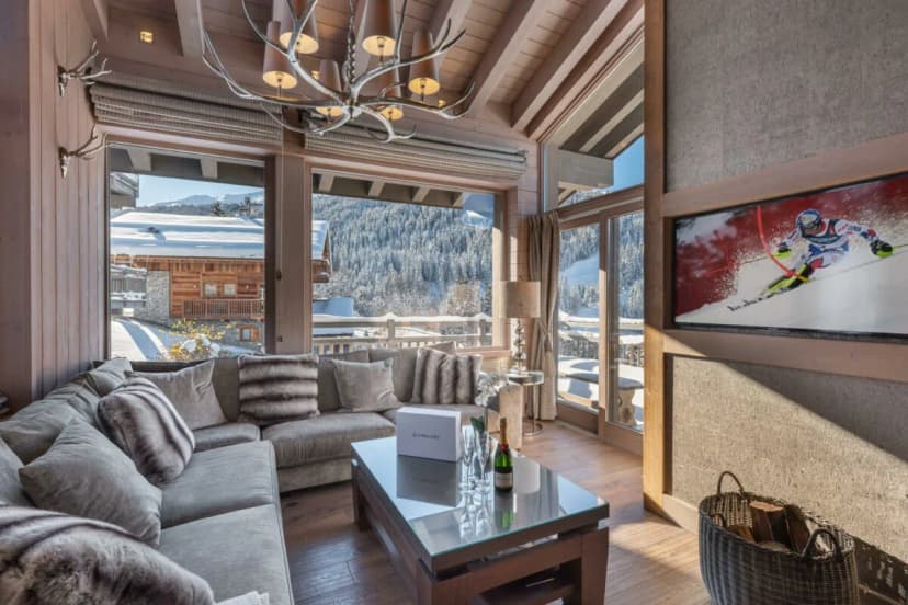 Scenic Courchevel Chalet With Outdoor Jacuzzi