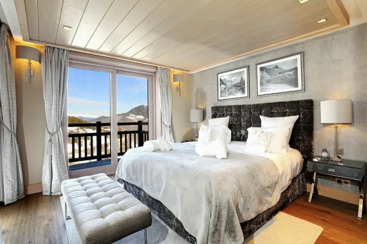 Scenic Courchevel Chalet With Outdoor Jacuzzi photo 3