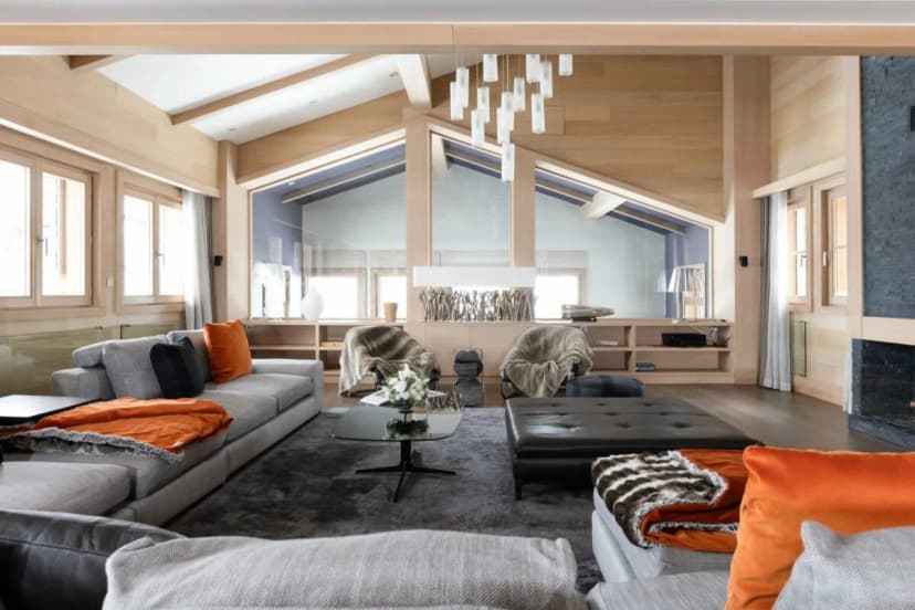 Large Alpine Home With Jacuzzi Comfort