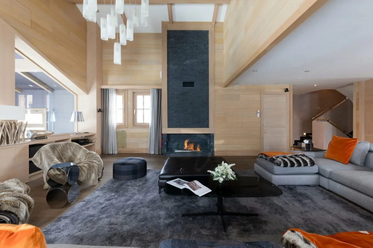 Large Alpine Home With Jacuzzi Comfort photo 2